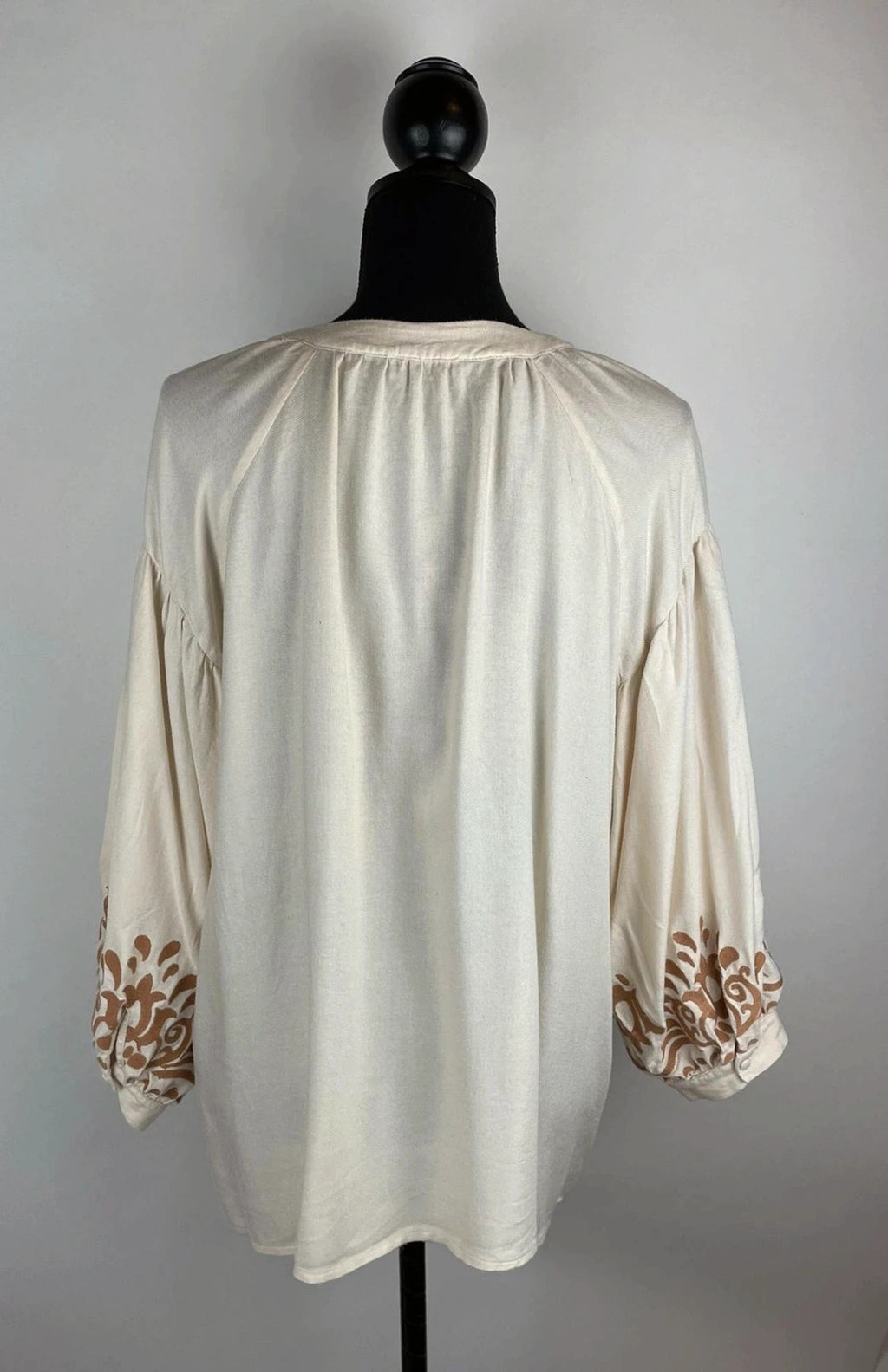 Charmante Bluse mit Stickerei 