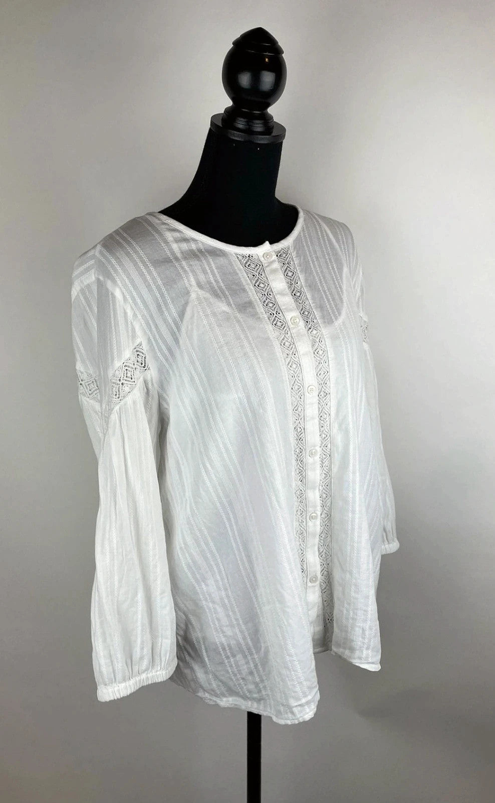 Charmante Bluse mit Lochmuster 