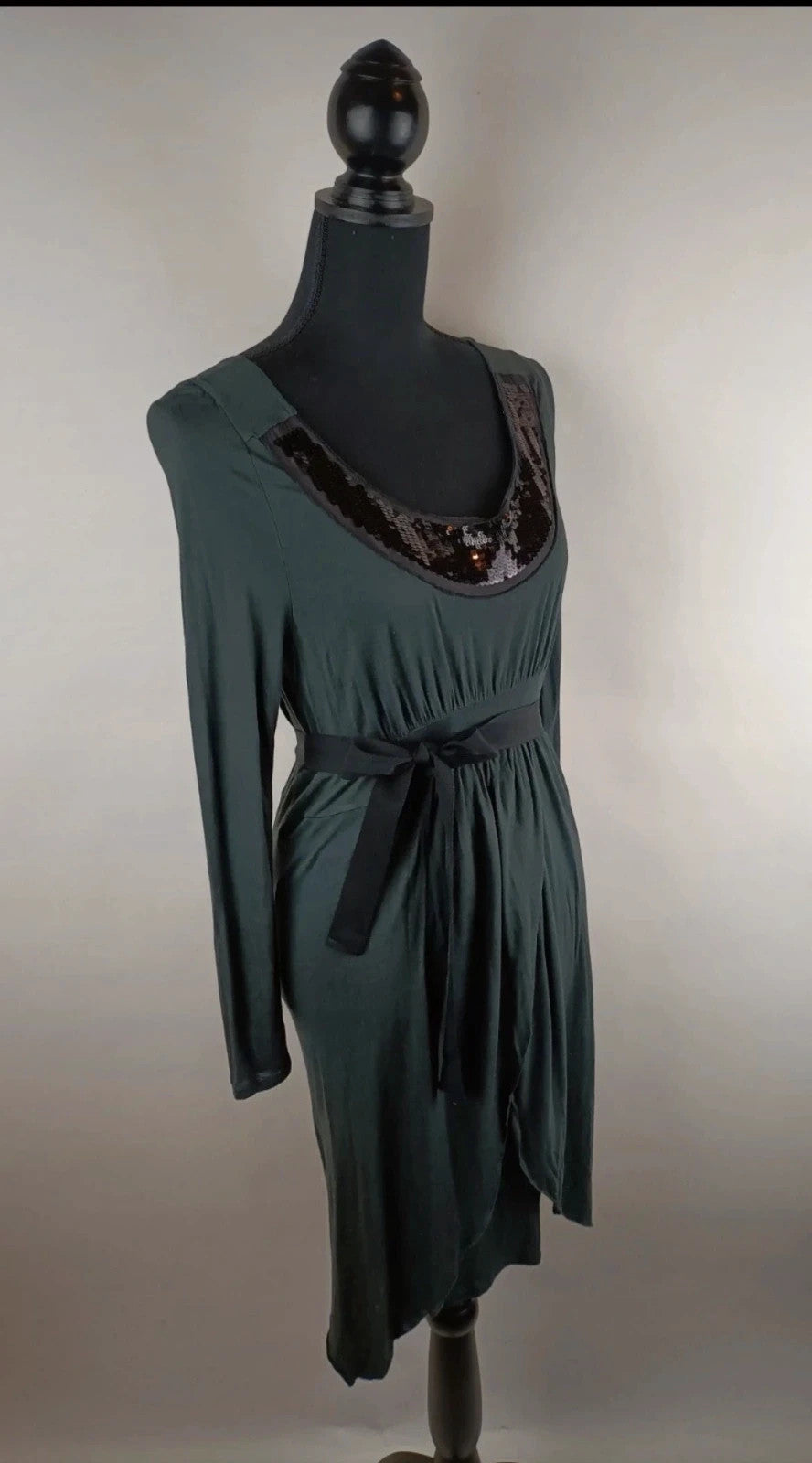 Charmantes Kleid mit Pailletten 