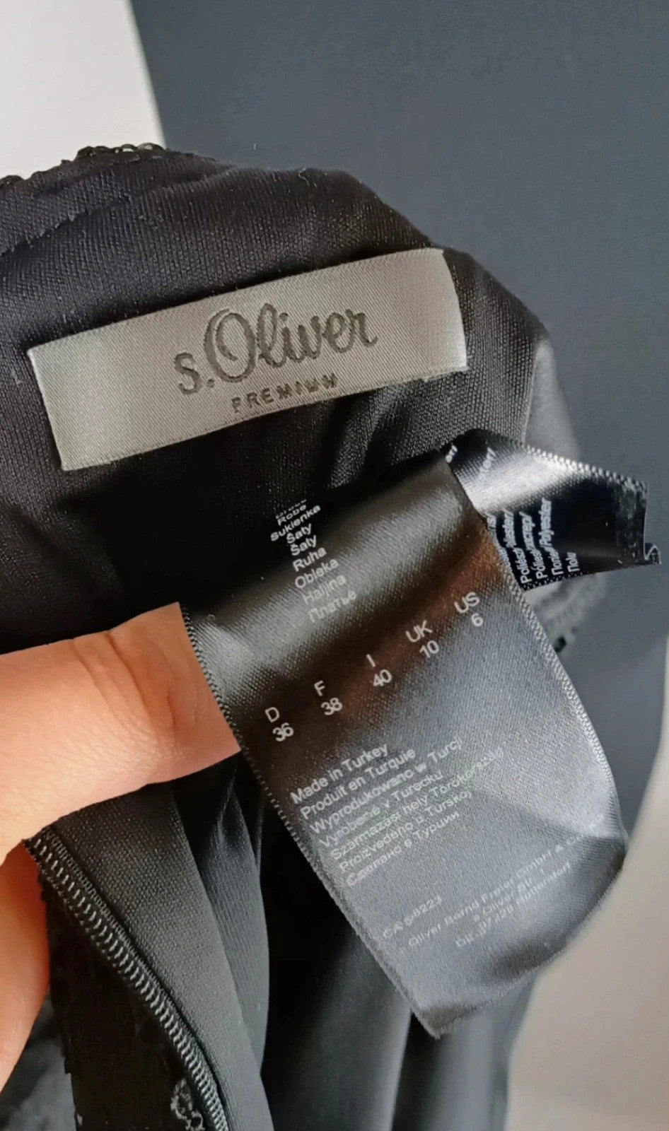 Schönes Kleid für die Feiertage 
