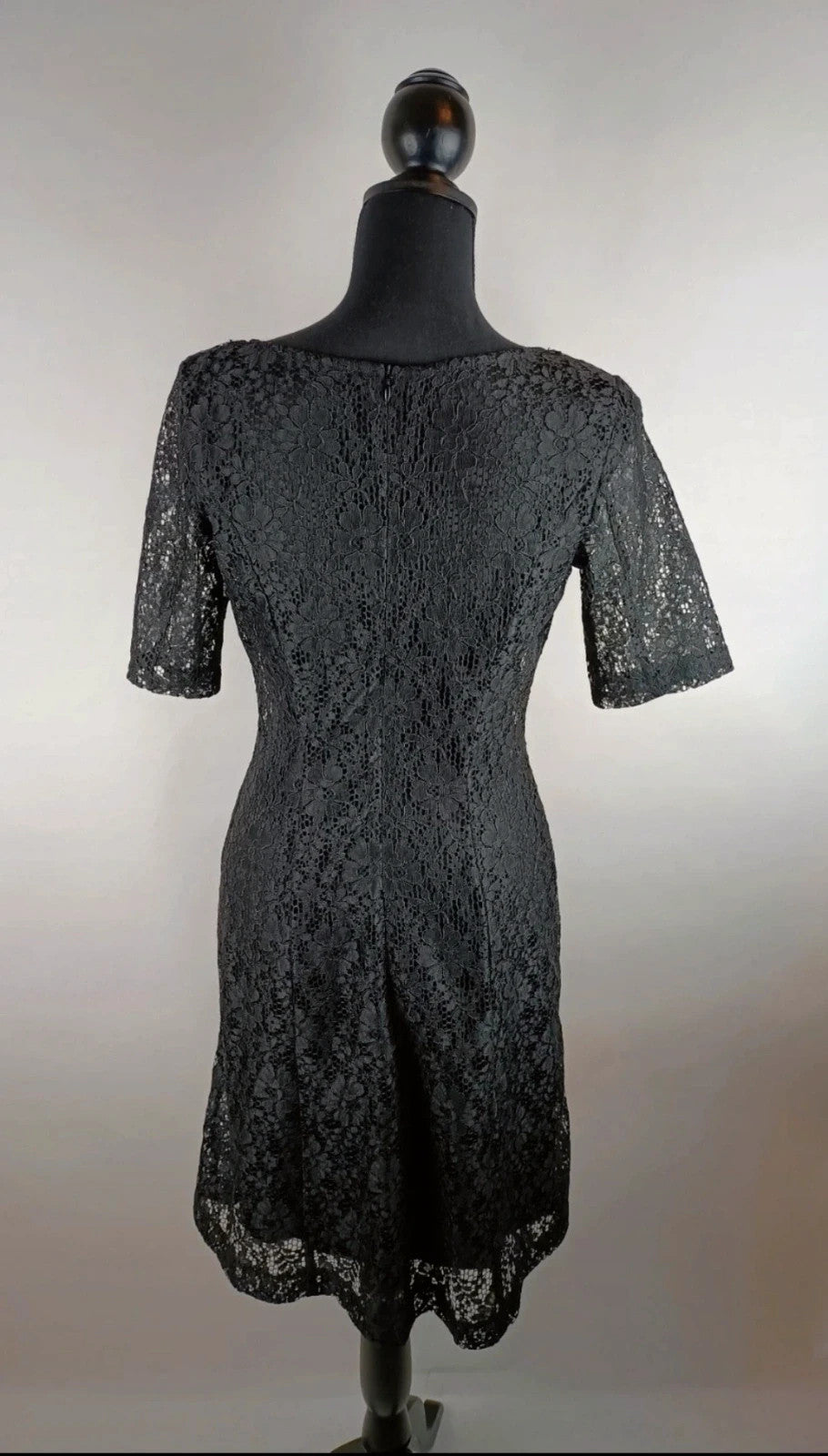 Schönes Kleid für die Feiertage 