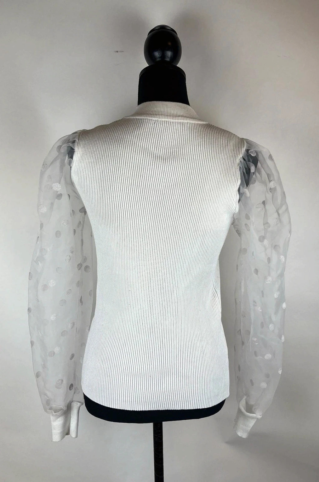 Außergewöhnlicher Pullover mit Tüll