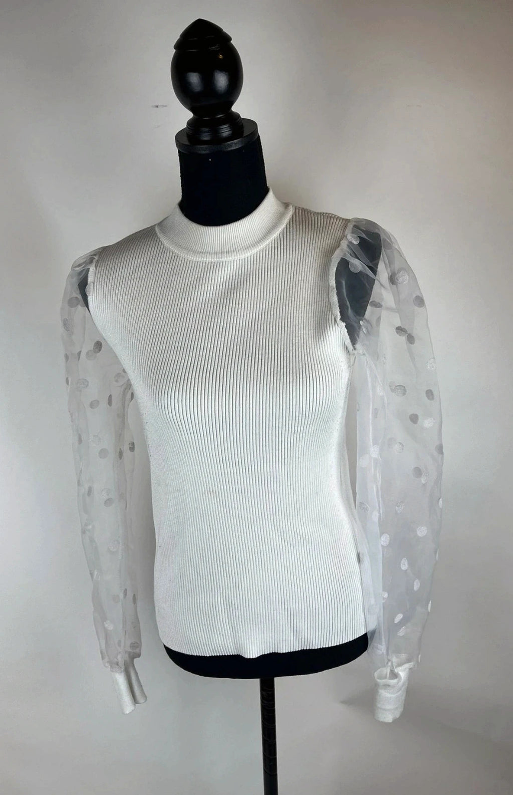 Außergewöhnlicher Pullover mit Tüll