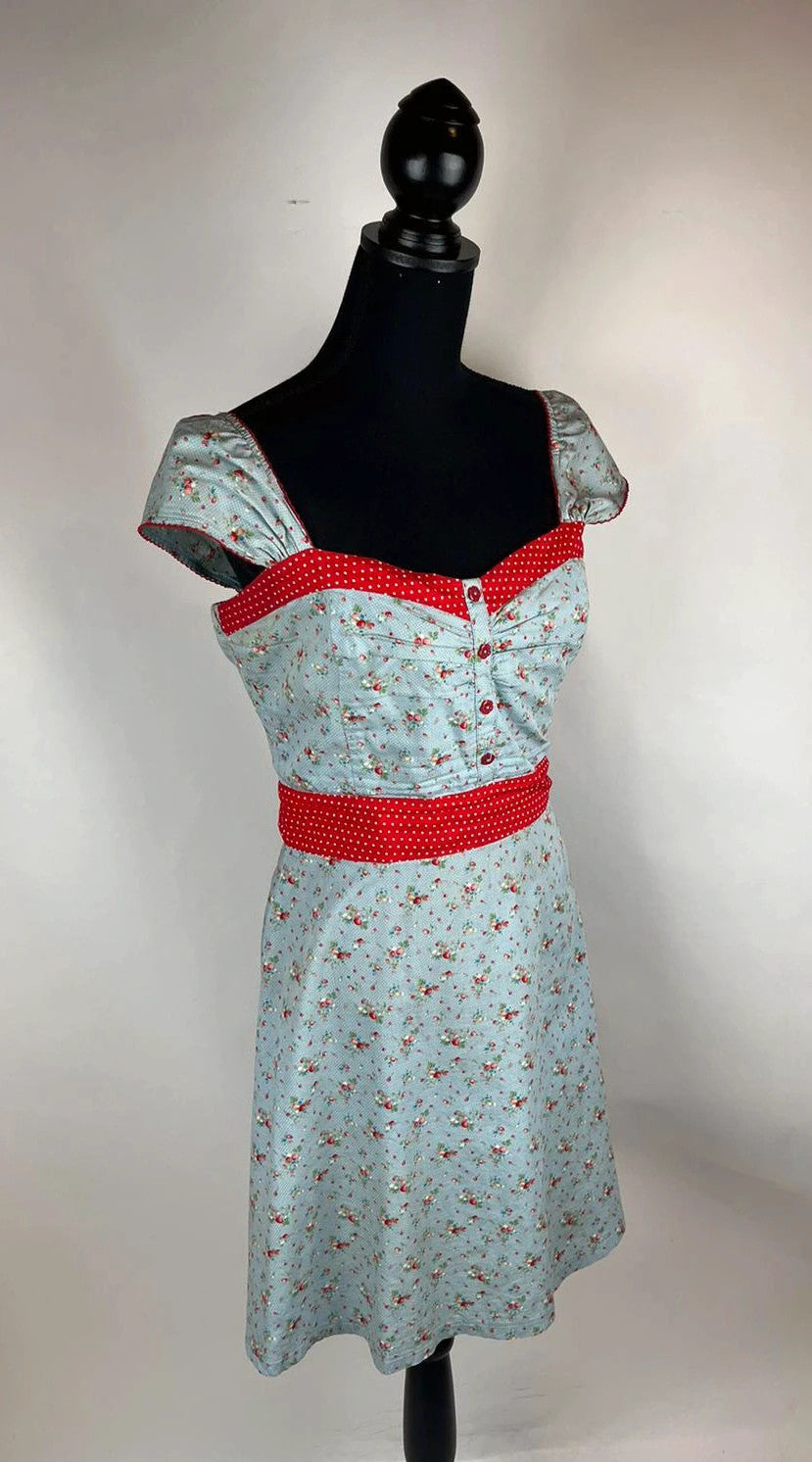 Charmantes Kleid für den Frühling 