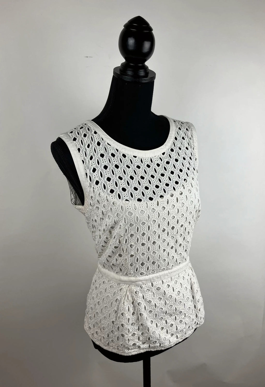 Wunderschöne Bluse mit Lochmuster 