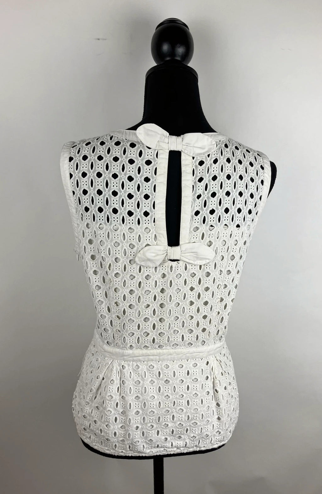 Wunderschöne Bluse mit Lochmuster 