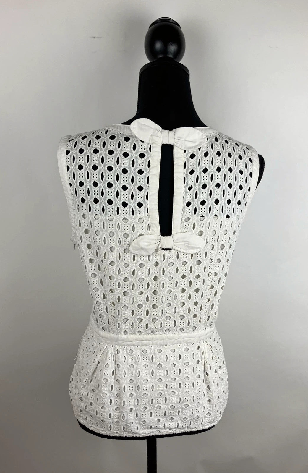 Wunderschöne Bluse mit Lochmuster 