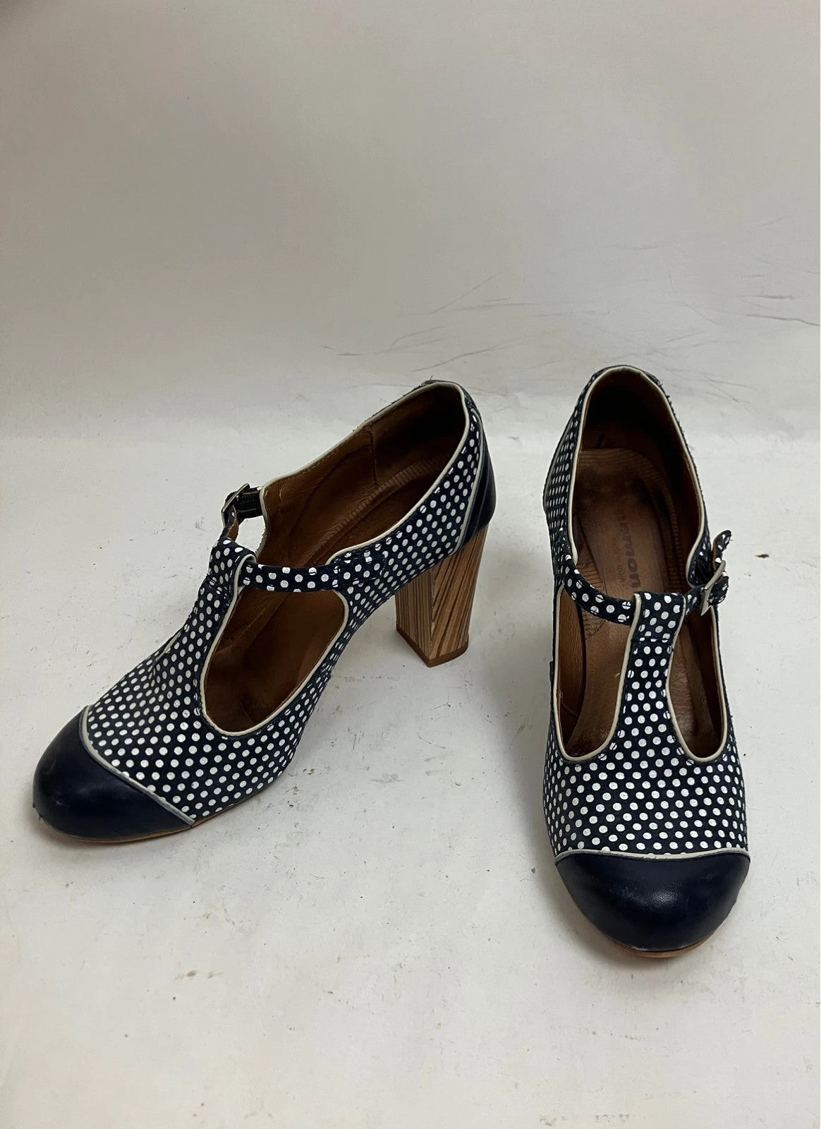 Schuhe mit Punkten – Second-Hand bei Schickisch