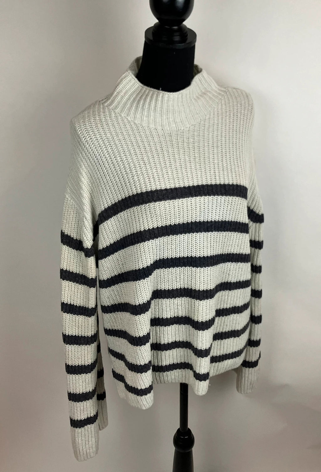 Warmer Pullover mit Streifen 
