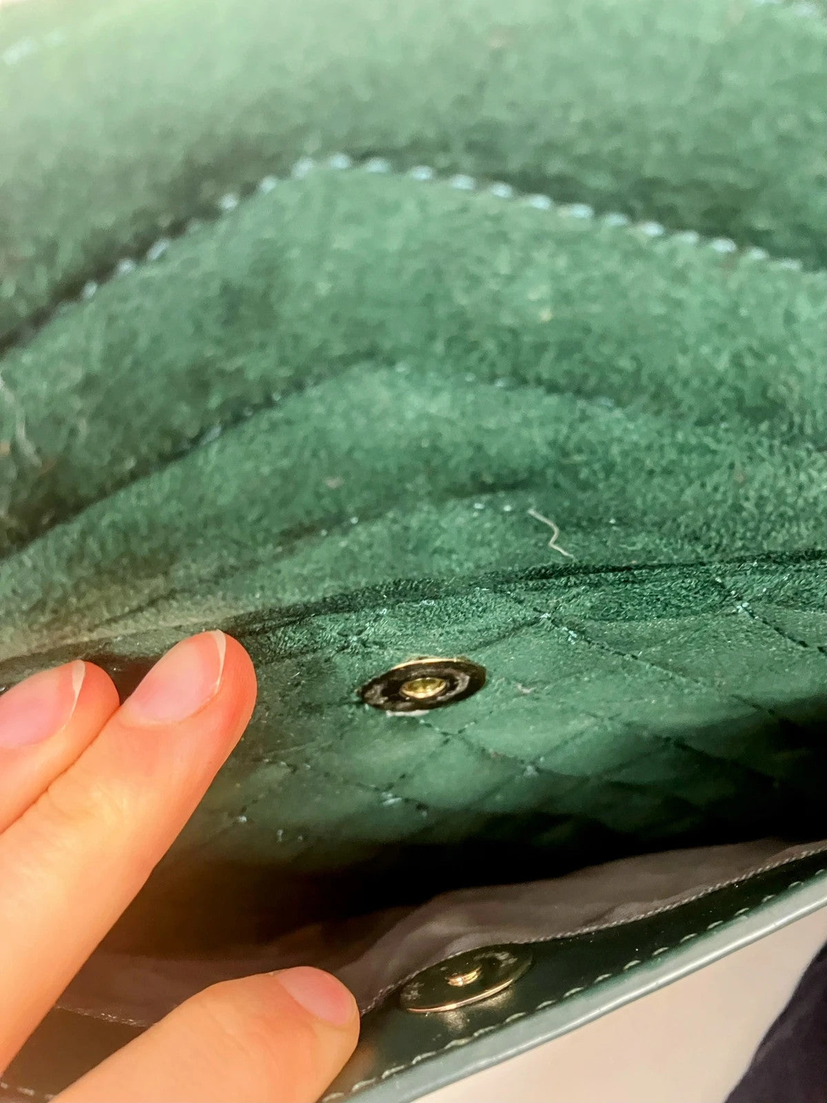 Edle Valentino Tasche in festlichem Grün – Perfekt für die Winterzeit