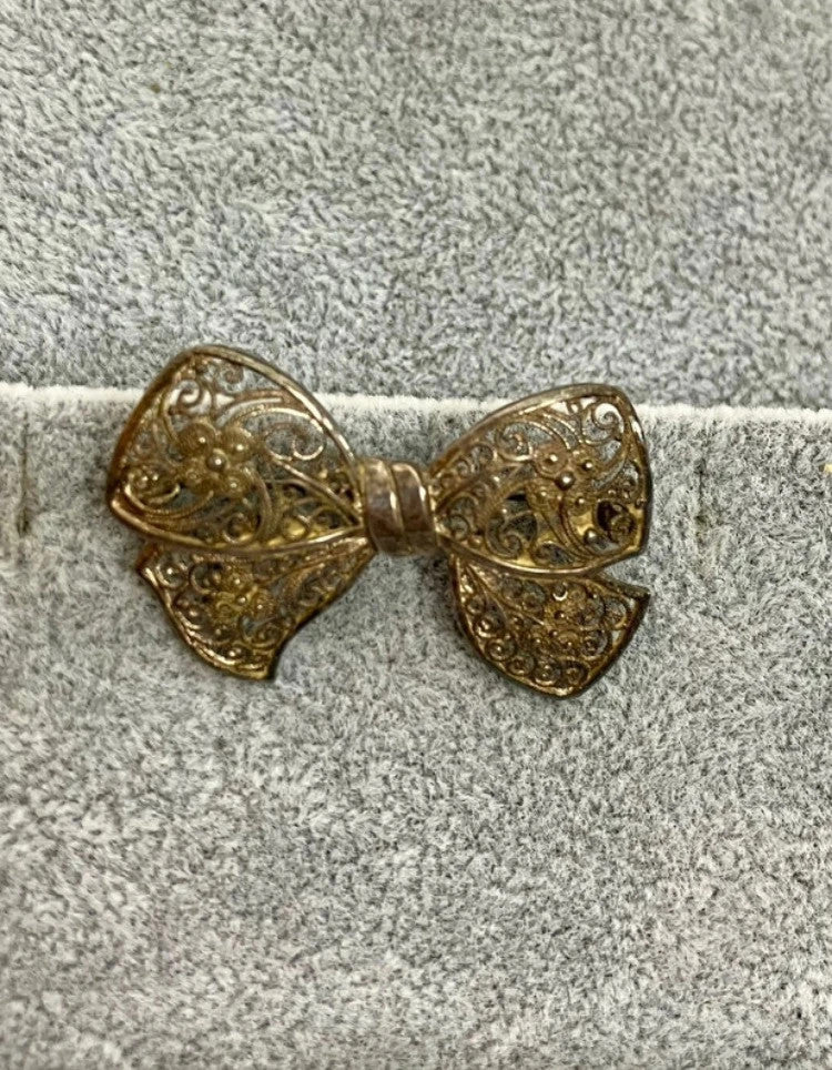 Silberbrosche in Schleifenform – Second-Hand bei Schickisch