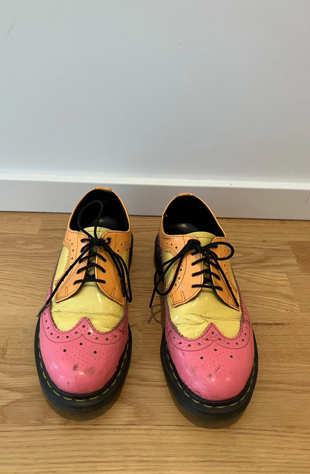 Außergewöhnliche Dr. Martens Schuhe – Second-Hand bei Schickisch
