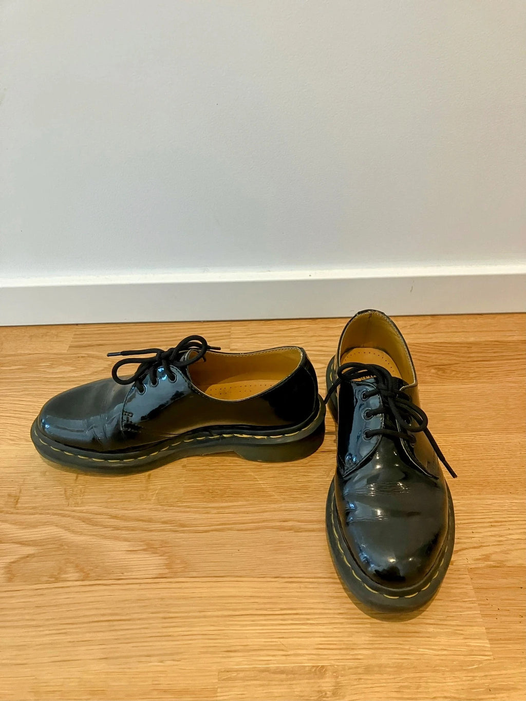 Dr. Martens 1461 aus Lackleder – Second-Hand bei Schickisch