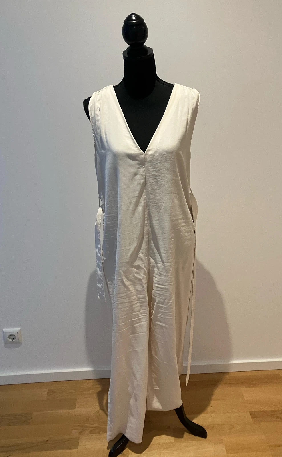 Mango Sommer-Jumpsuit mit Bindegürtel