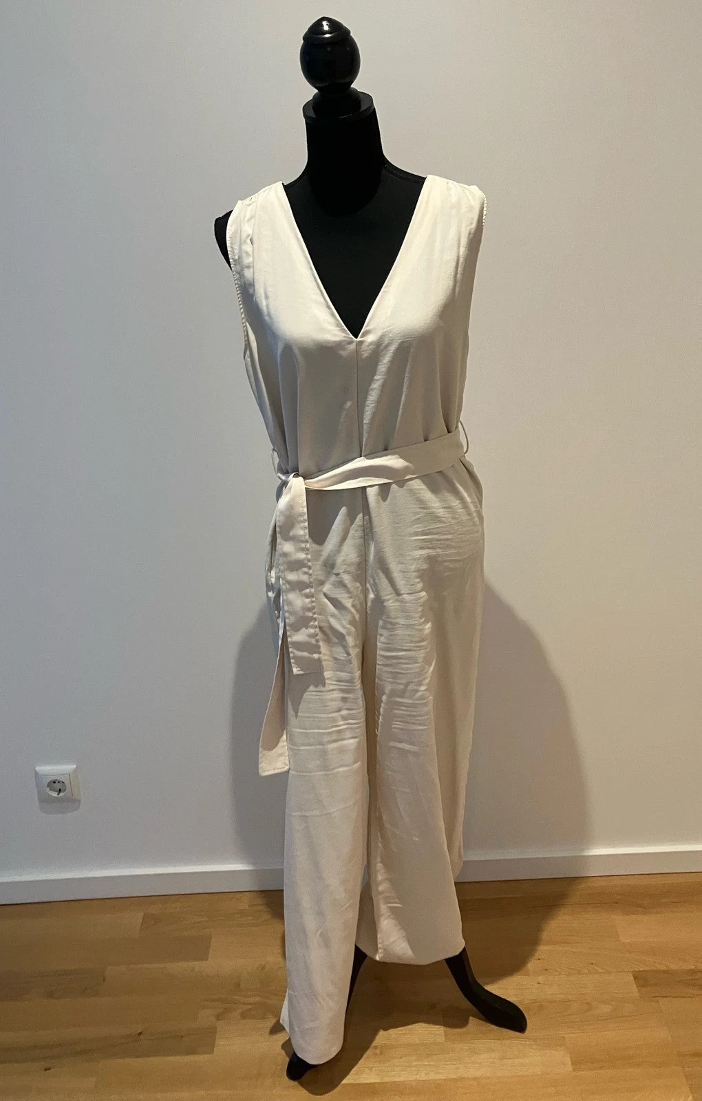 Mango Sommer-Jumpsuit mit Bindegürtel