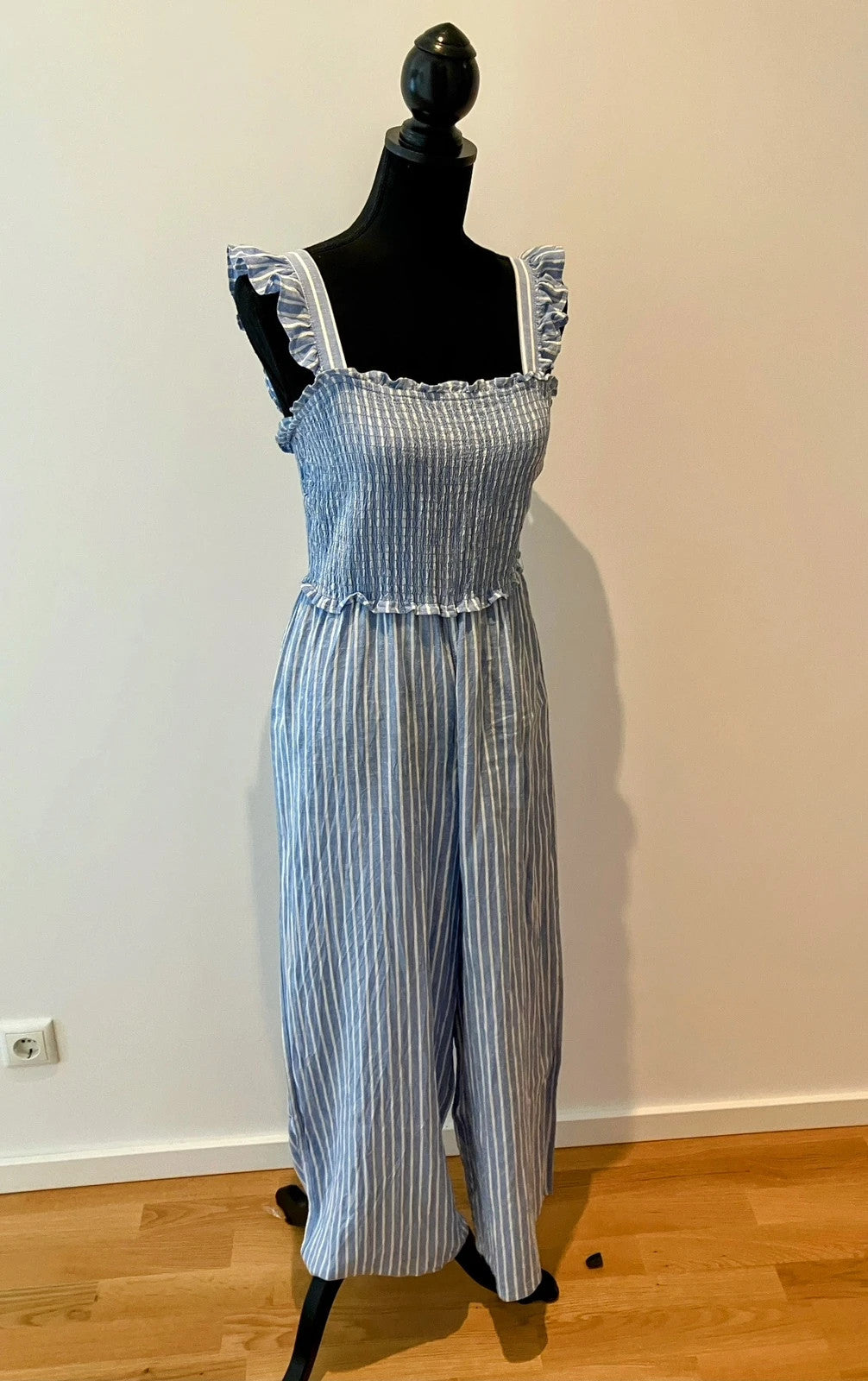 Sommerlicher Jumpsuit mit Rüschen – Second-Hand bei Schickisch