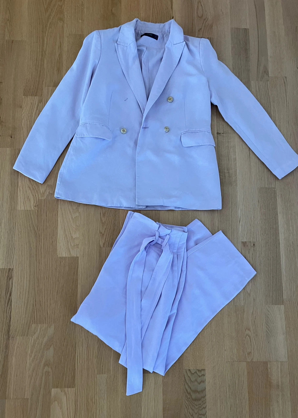 Leichter Anzug in Pastell – Second-Hand bei Schickisch