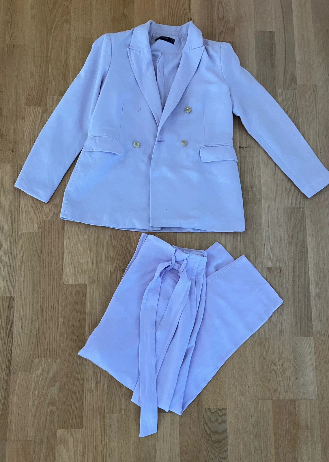 Leichter Anzug in Pastell – Second-Hand bei Schickisch