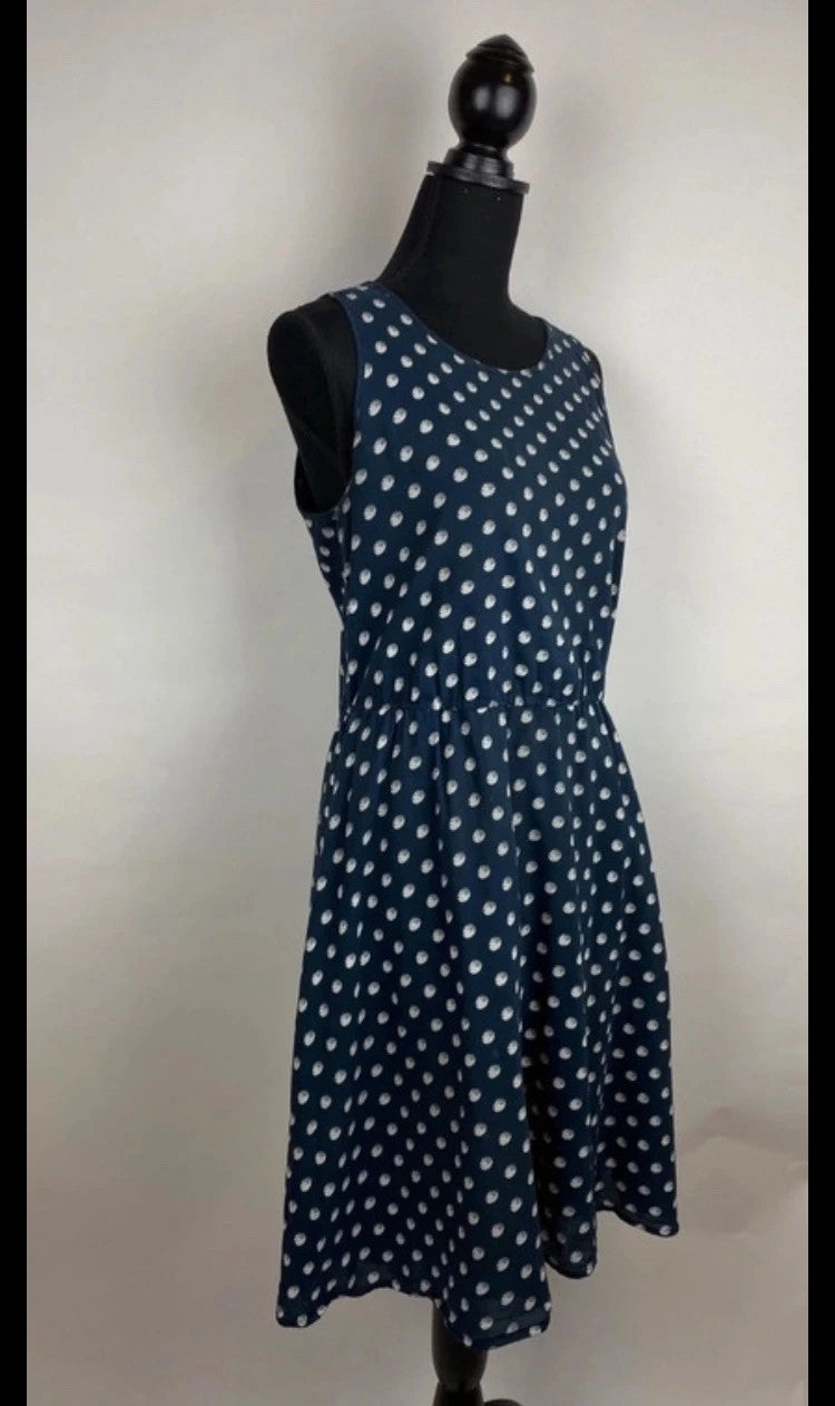 Charmantes Kleid mit Punkten