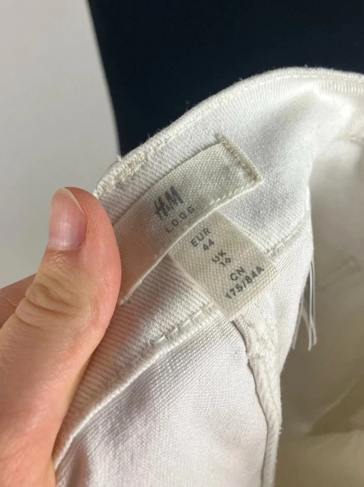 Charmante weiße Hose für den Frühling
