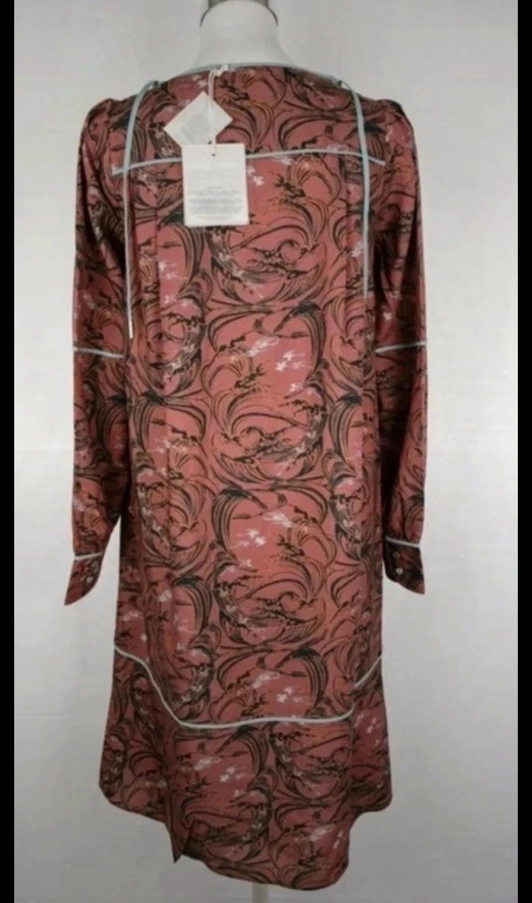 Besonderes Kleid für den Frühling