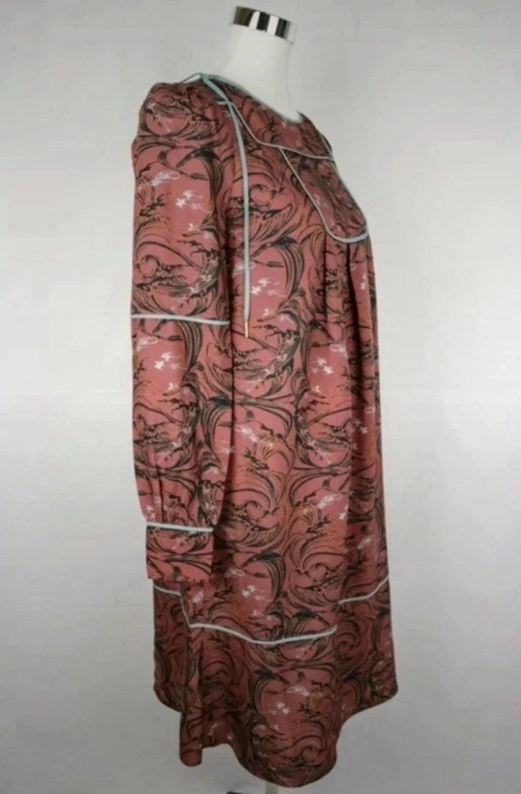 Besonderes Kleid für den Frühling