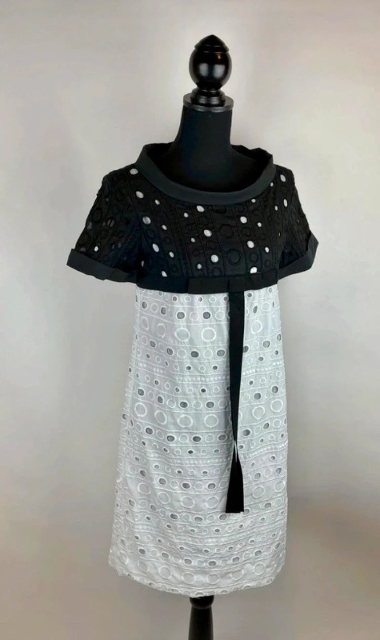 Kleid mit Lochmuster – Second-Hand bei Schickisch