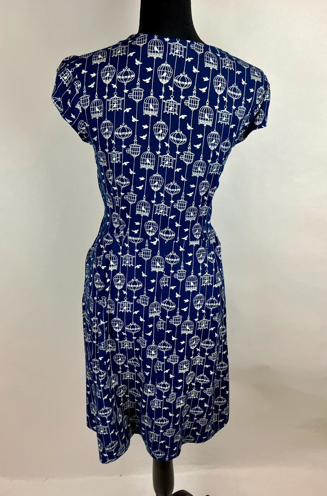 Bezauberndes Kleid für den Frühling