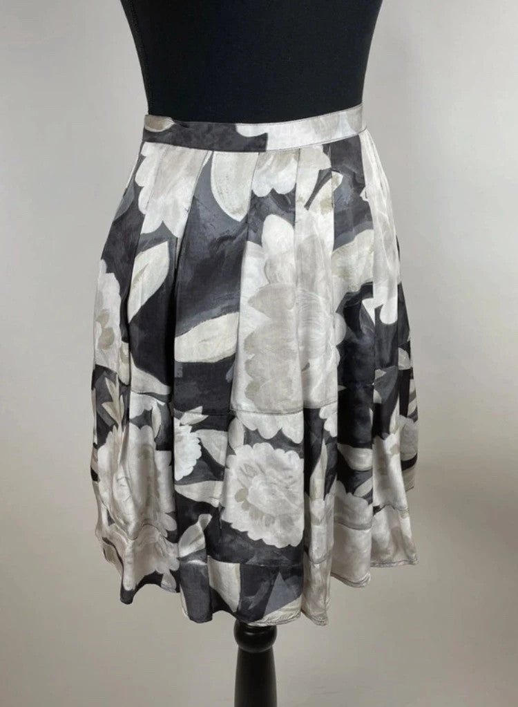 Eleganter Vintage-Rock – Second-Hand bei Schickisch