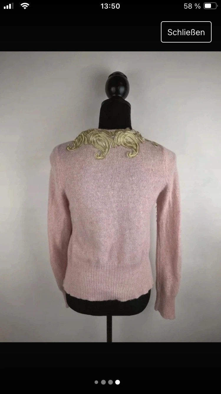 Handgefertigter Wollpullover für die Wintertage