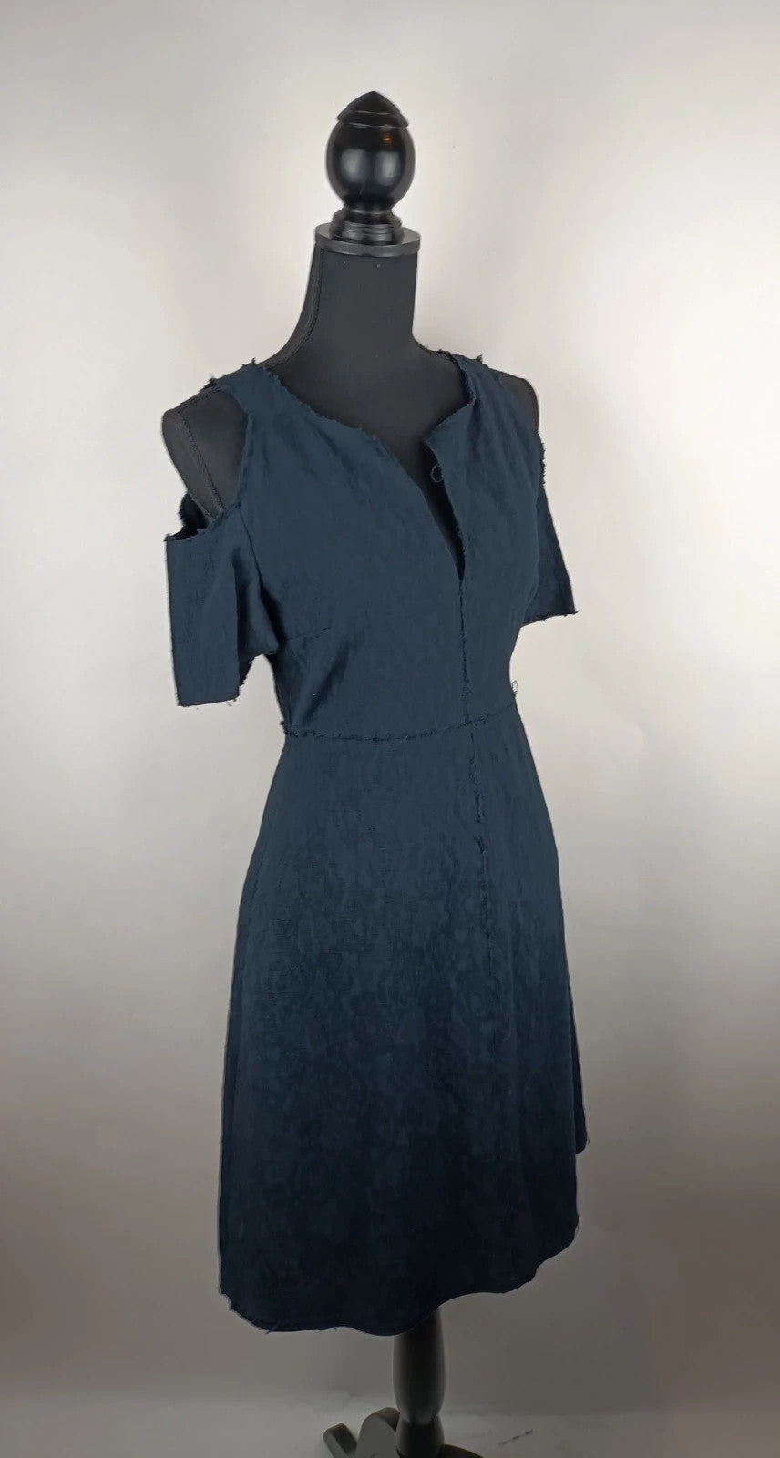 Wunderschönes Kleid für den Frühling