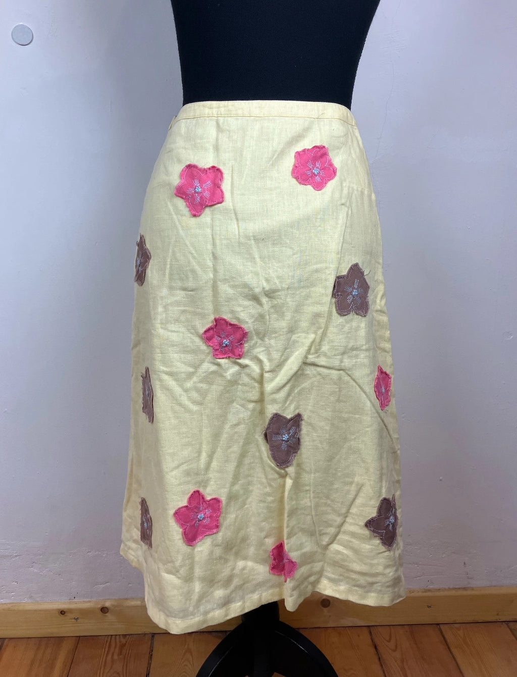 Verspielter Rock mit Blumen