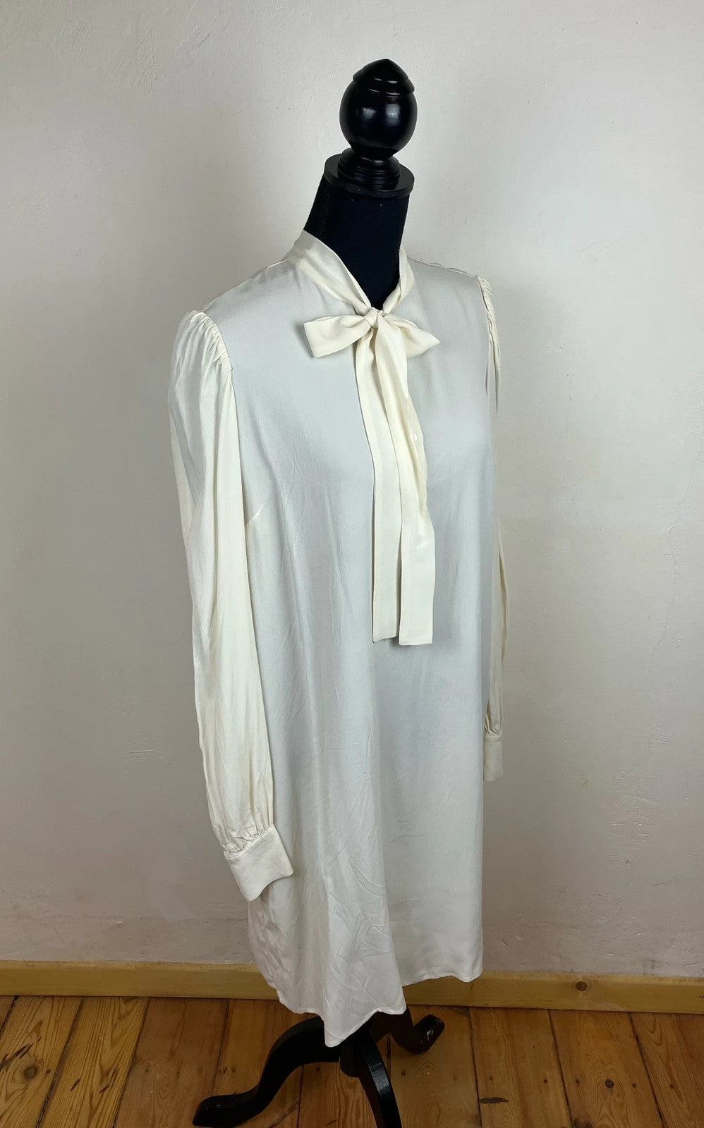 Designerkleid in Cremeweiß – Second-Hand bei Schickisch