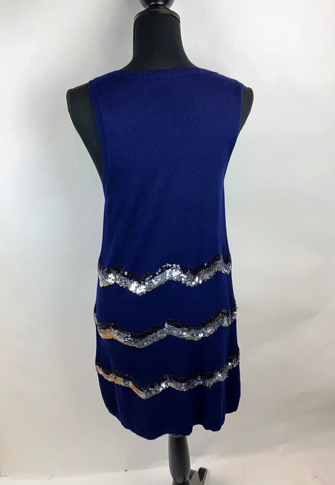 Maje Kleid - Eleganz mit funkelndem Detail