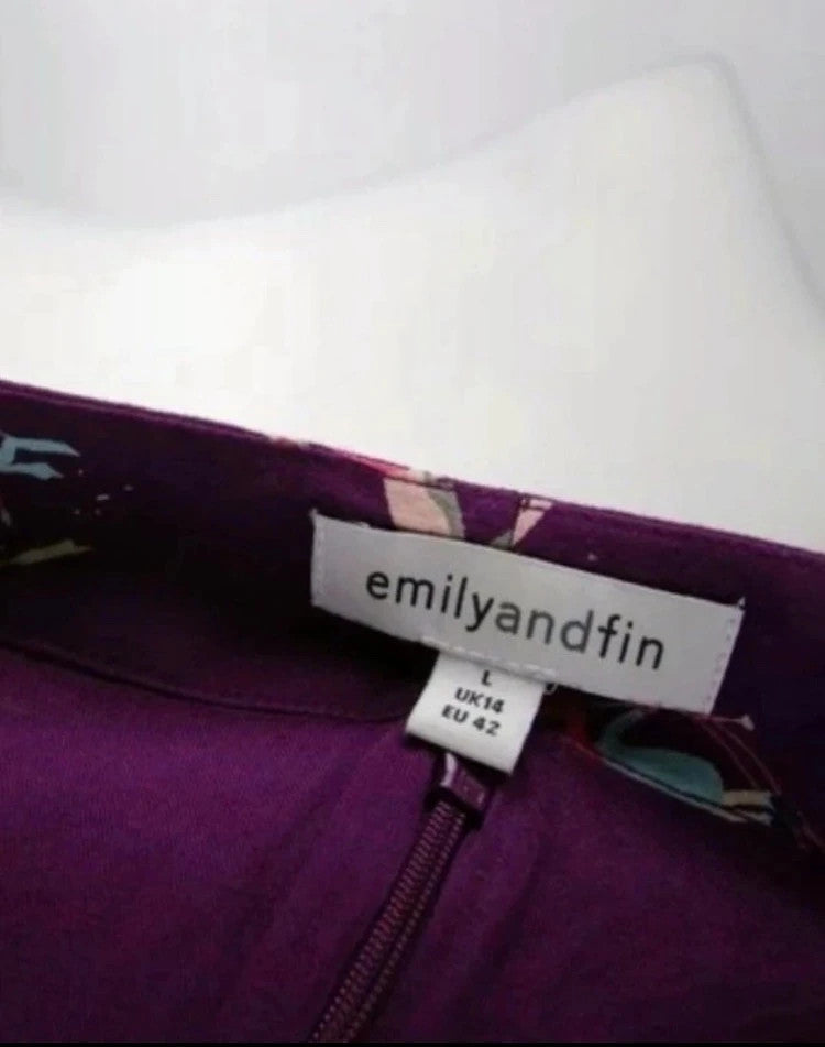 Außergewöhnliches Kleid von Emily & Finn