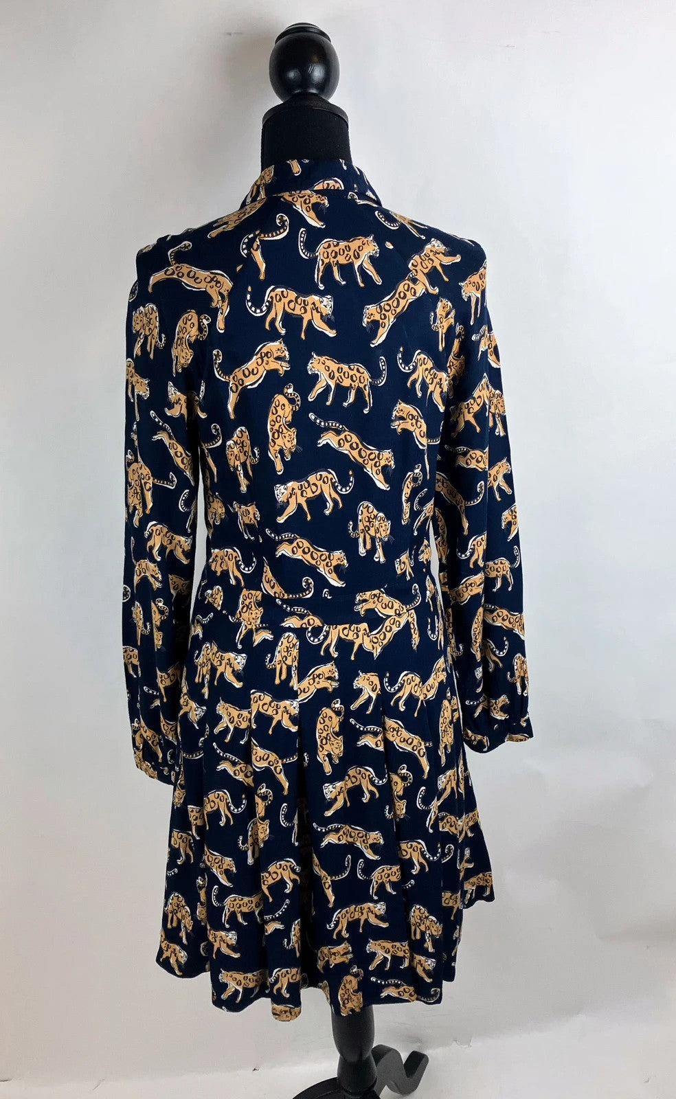 Einzigartiges Kleid mit auffälligem Leopardenprint