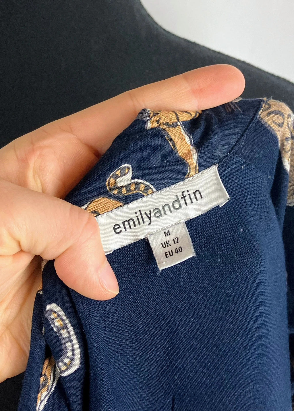 Einzigartiges Kleid mit auffälligem Leopardenprint