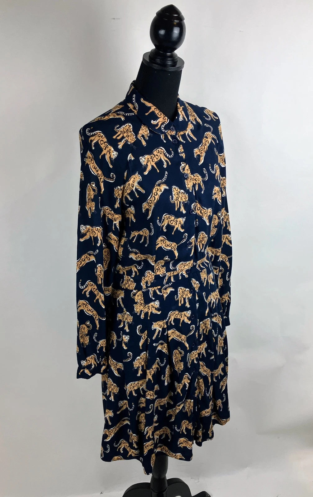 Einzigartiges Kleid mit auffälligem Leopardenprint