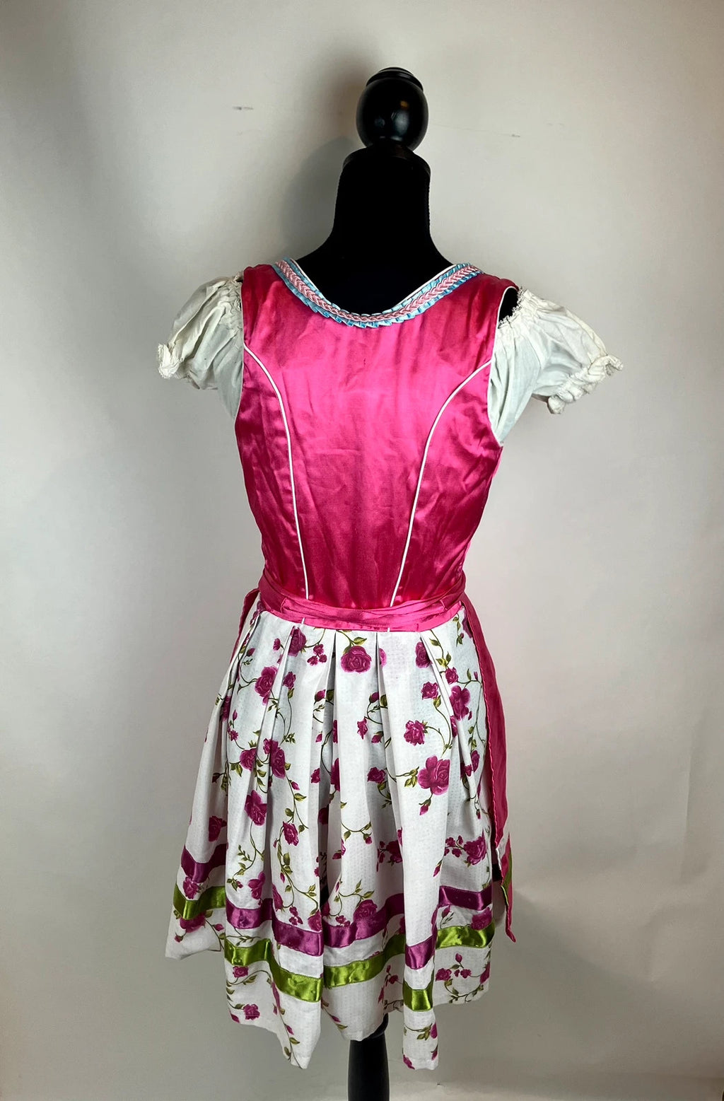 Verspieltes Dirndel in pink