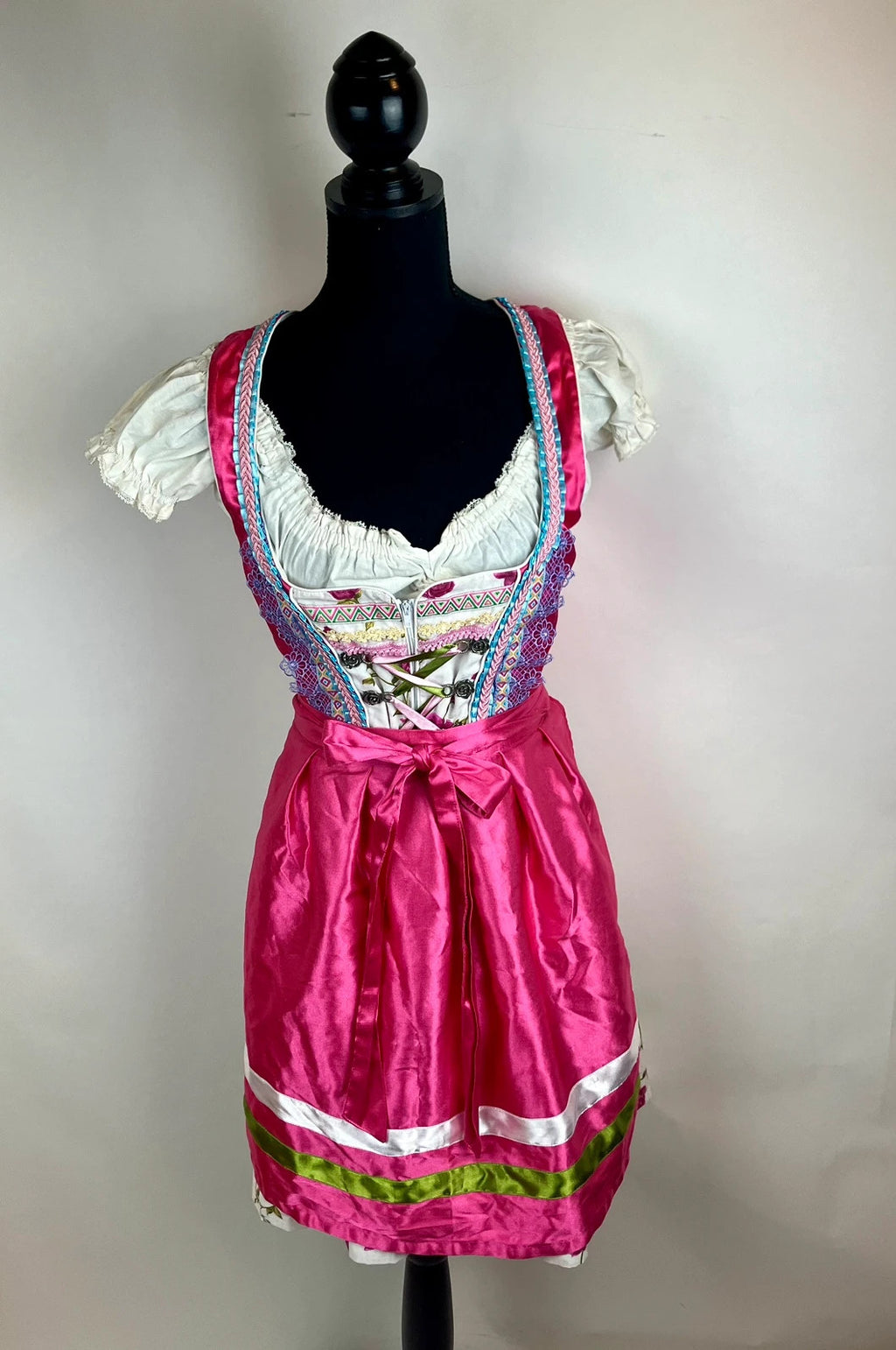 Verspieltes Dirndel in pink