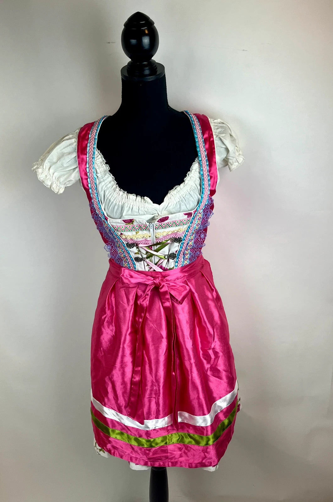 Verspieltes Dirndel in pink