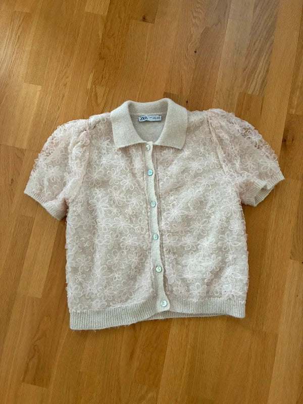 Charmantes Wollshirt mit Blumenmuster – Second-Hand bei Schickisch