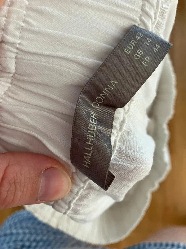 Weite weiße Culottehose für den Frühling
