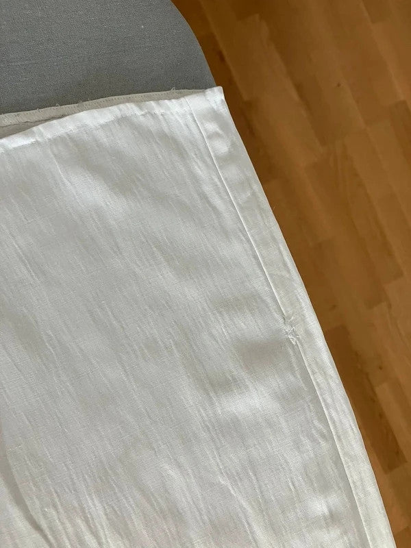 Weite weiße Culottehose für den Frühling