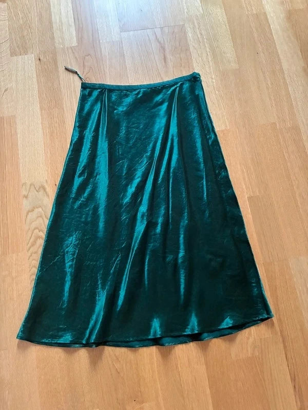 Traumhafter Satin-Rock in Smaragdgrün – Second-Hand bei Schickisch