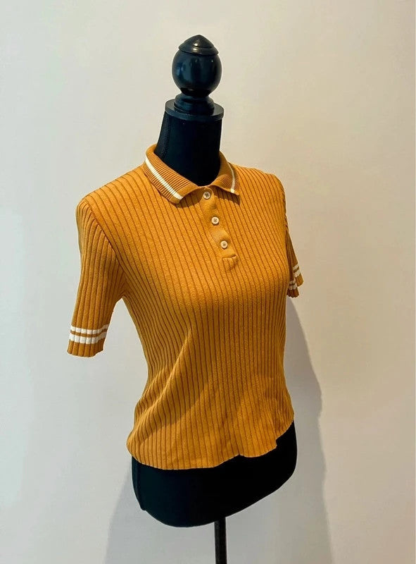 Senfgelbes Shirt für den Herbst