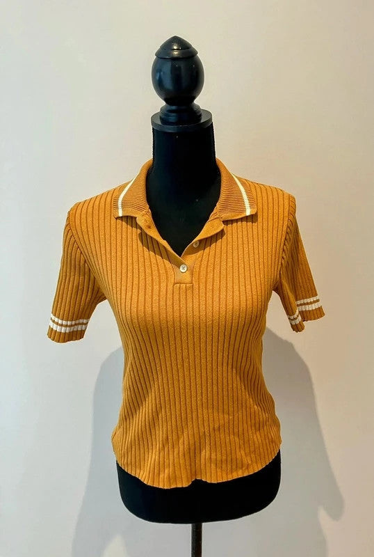 Senfgelbes Shirt für den Herbst