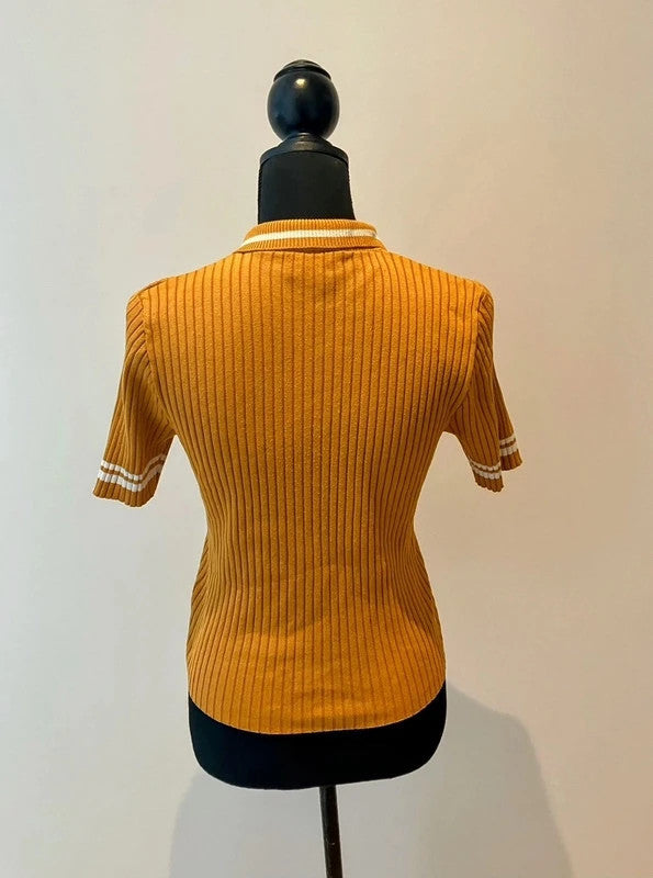 Senfgelbes Shirt für den Herbst