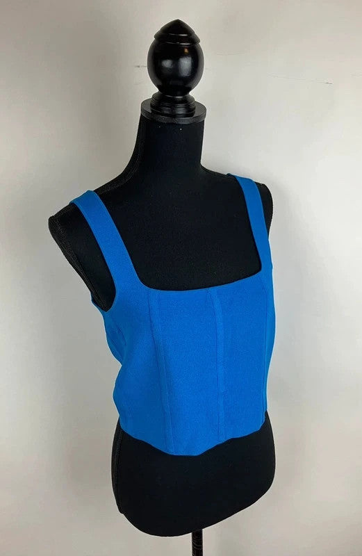 Leuchtendes Oberteil in Blau