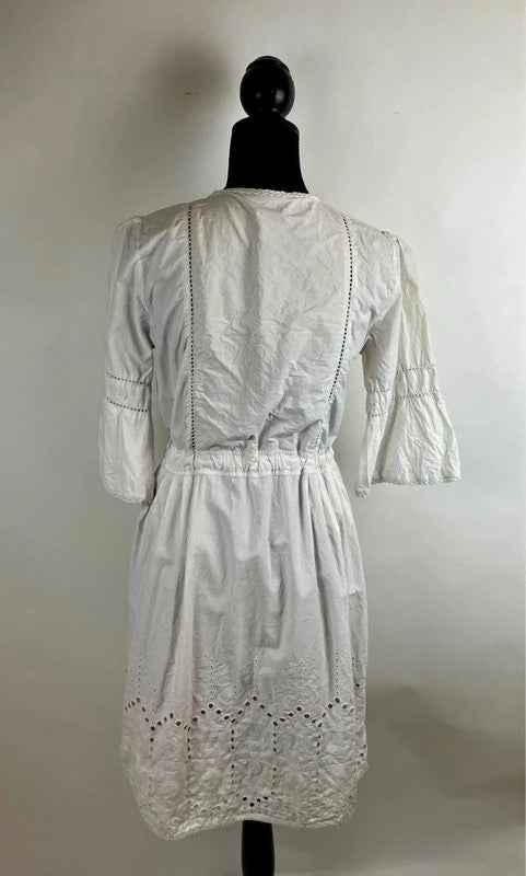 Wunderschönes Kleid mit Lochmuster